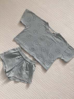 Indy and Pippa daydreamer set